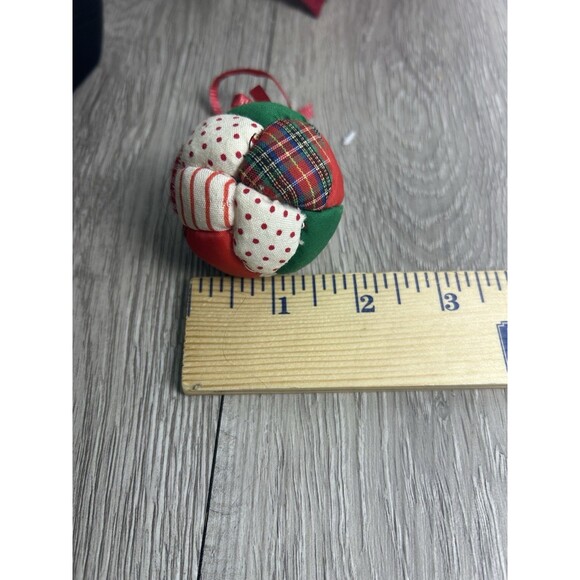 Lot Of 2 Vintage Stuffed Patchwork Ball Christmas Ornaments Calico Quilt - Picture 6 of 7